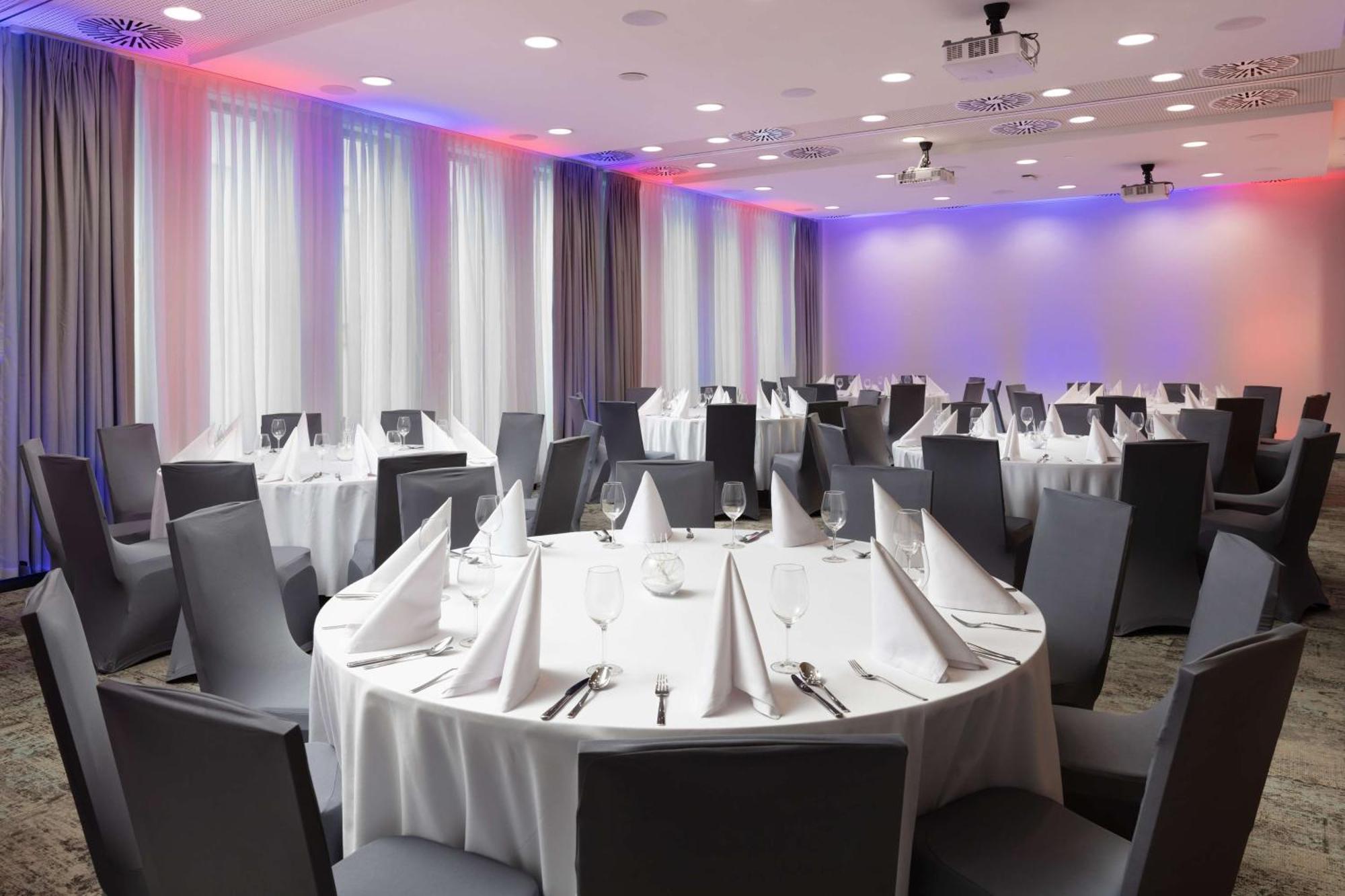 Hampton By Hilton Lodz City Center Екстериор снимка