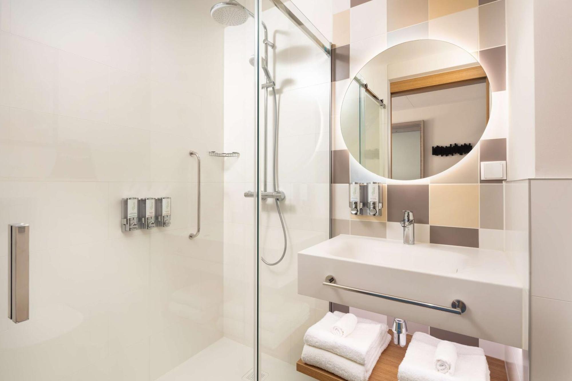 Hampton By Hilton Lodz City Center Екстериор снимка