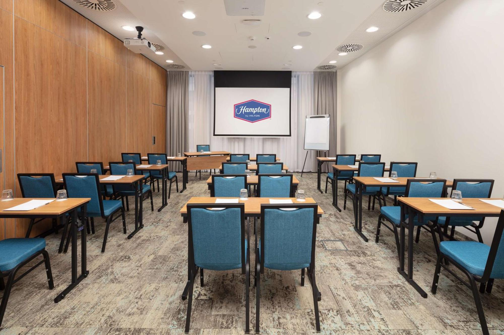 Hampton By Hilton Lodz City Center Екстериор снимка