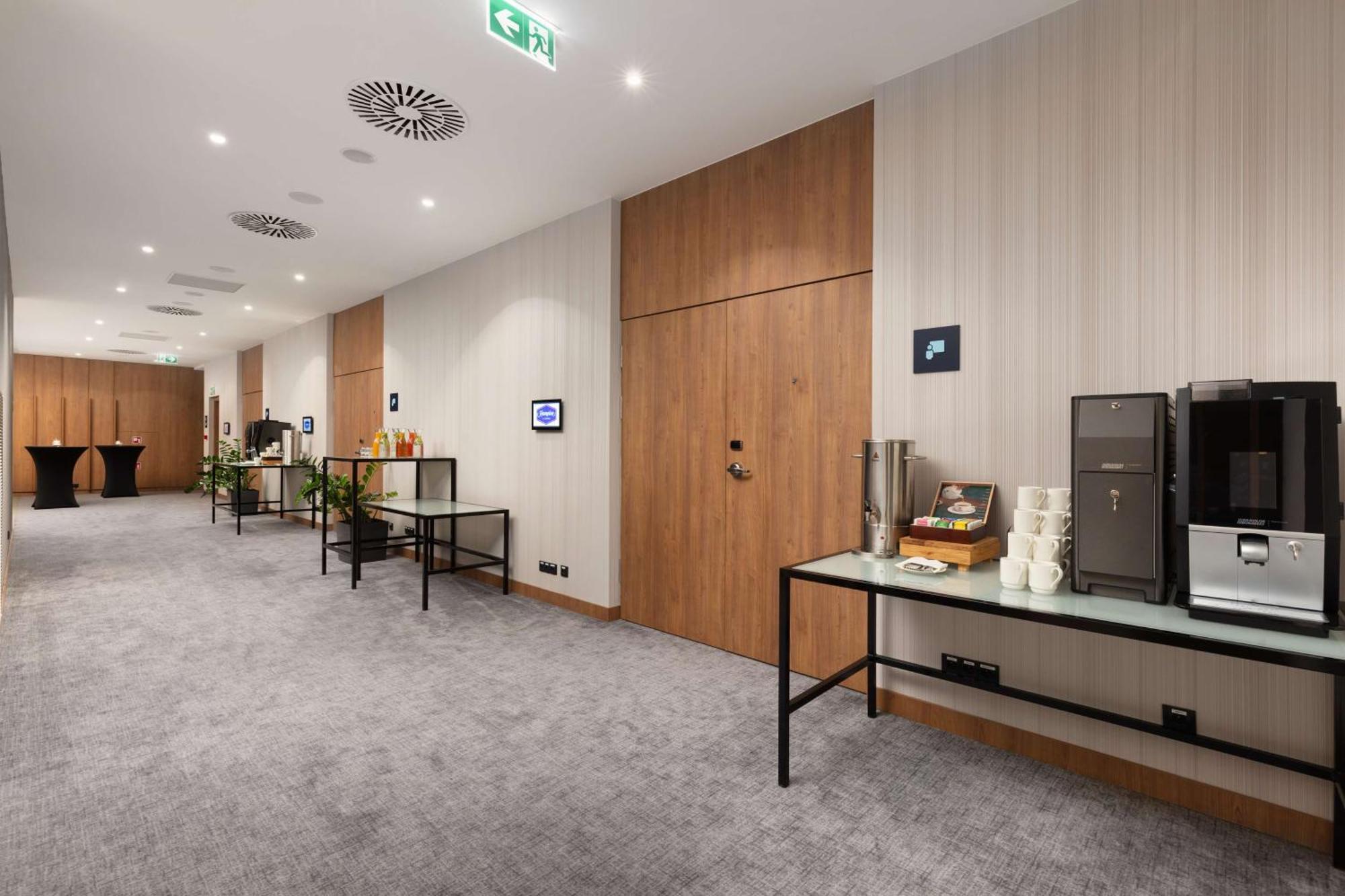 Hampton By Hilton Lodz City Center Екстериор снимка