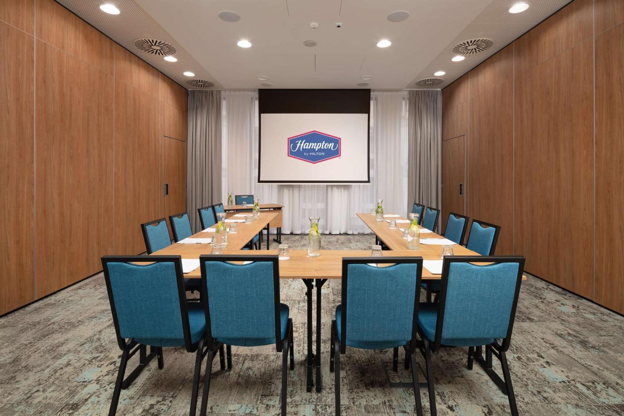 Hampton By Hilton Lodz City Center Екстериор снимка