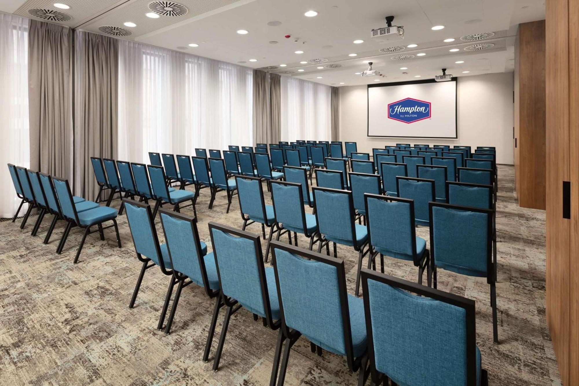 Hampton By Hilton Lodz City Center Екстериор снимка